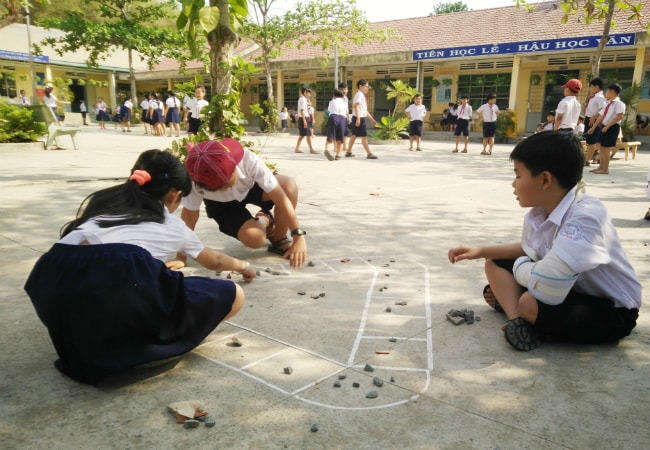 Chơi ô ăn quan 3 người Chơi ô ăn quan 3 người