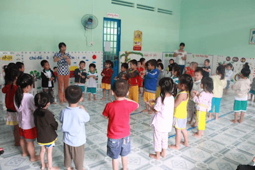 Trò chơi con sên nên tổ chức chơi theo nhóm cho trẻ Trò chơi con sên nên tổ chức chơi theo nhóm cho trẻ