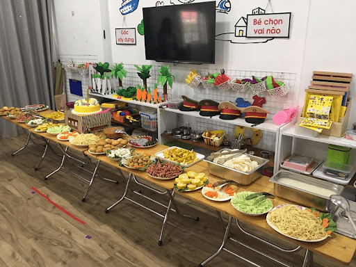 Tiệc buffet và sinh nhật cuối năm của trường mầm non Himawari Tiệc buffet và sinh nhật cuối năm của trường mầm non Himawari