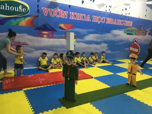 5 trường mầm non tốt nhất tại huyện Mê Linh, Hà Nội 1 Các em học sinh trường mầm non Âu Cơ, huyện Mê Linh tham gia hoạt động Vườn khoa học
