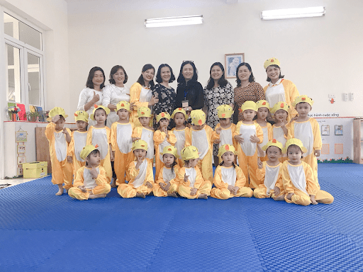 Học sinh và giáo viên trường mầm non Yên Sơn Học sinh và giáo viên trường mầm non Yên Sơn