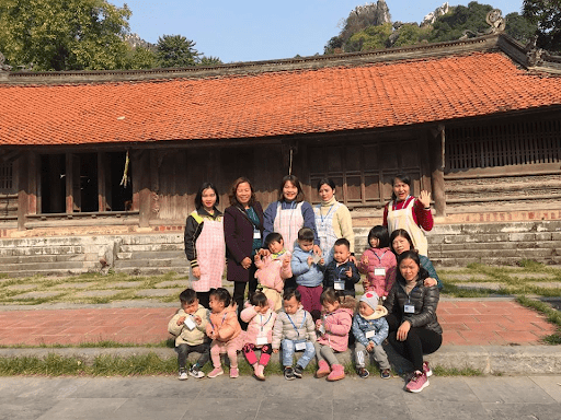 Các con còn được đi dã ngoại tại khu di tích lịch sử Chùa Thầy Các con còn được đi dã ngoại tại khu di tích lịch sử Chùa Thầy