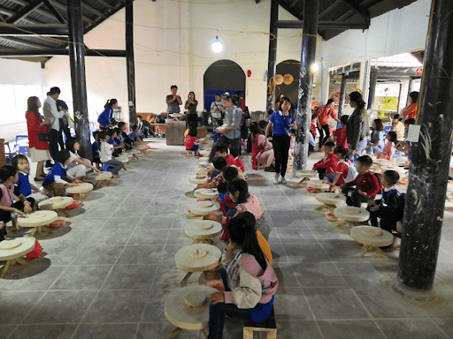 Học sinh trường mầm non Capitole đi dã ngoại tại làng gốm Bát Tràng, Hà Nội Học sinh trường mầm non Capitole đi dã ngoại tại làng gốm Bát Tràng, Hà Nội