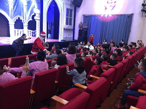 Học sinh trường mầm non Pacific ở Rạp múa rối Trung Ương Học sinh trường mầm non Pacific ở Rạp múa rối Trung Ương