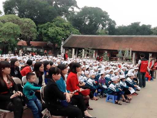 Cô và trò trường tiểu học Liên Hà A tham quan văn miếu Quốc Tử Giám Cô và trò trường tiểu học Liên Hà A tham quan văn miếu Quốc Tử Giám