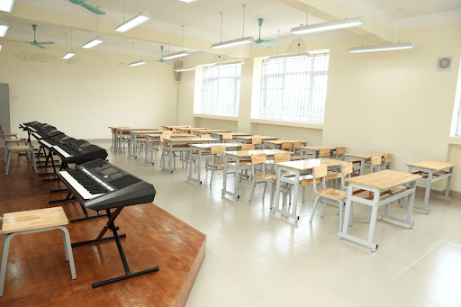 Phòng học âm nhạc với hệ thống đàn hiện đại không thua kém bất cứ trường dân lập nào Phòng học âm nhạc với hệ thống đàn hiện đại không thua kém bất cứ trường dân lập nào