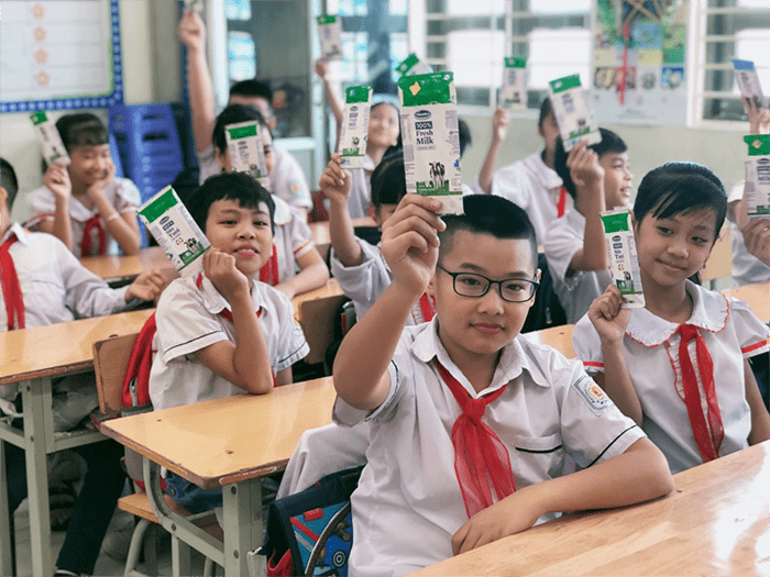 Hoạt động tái chế vỏ hộp sữa bảo vệ môi trường của học sinh trường tiểu học Đan Phượng Hoạt động tái chế vỏ hộp sữa bảo vệ môi trường của học sinh trường tiểu học Đan Phượng