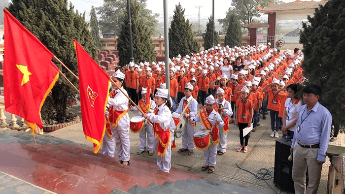 Thầy và trò trường tiểu học Sài Sơn tri ân các anh hùng liệt sĩ xã Sài Sơn nhân ngày 22/12 Thầy và trò trường tiểu học Sài Sơn tri ân các anh hùng liệt sĩ xã Sài Sơn nhân ngày 22/12