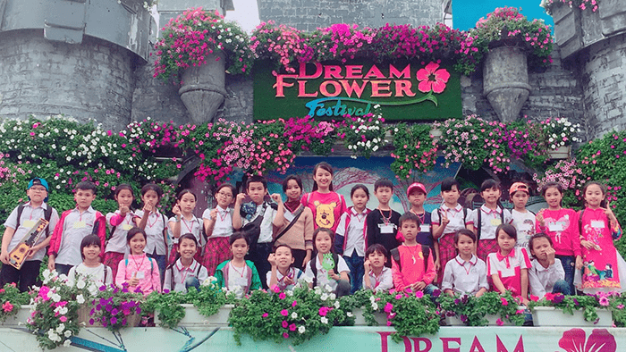 Các em học sinh tham gia hoạt động trải nghiệm tại lễ hội Dream Flower Các em học sinh tham gia hoạt động trải nghiệm tại lễ hội Dream Flower