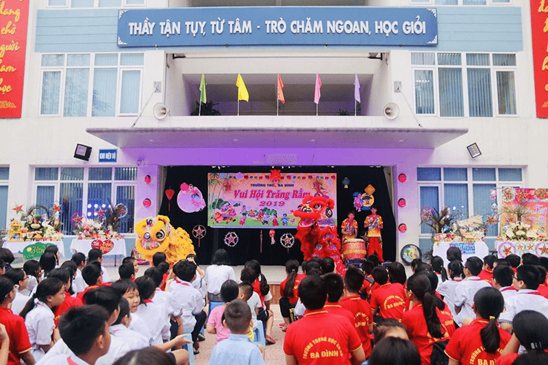 Lễ hội Trung thu cho các em học sinh tại trường THCS Bà Đình Lễ hội Trung thu cho các em học sinh tại trường THCS Bà Đình