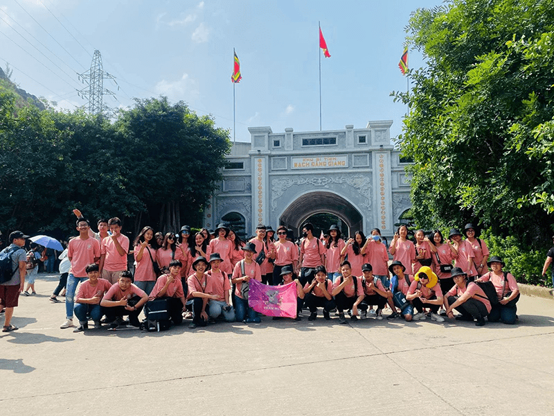 Học sinh nhà trường tham quan dã ngoại tại khu di tích Bạch Đằng Giang Học sinh nhà trường tham quan dã ngoại tại khu di tích Bạch Đằng Giang