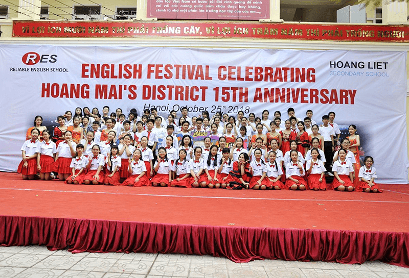 Học sinh trường THCS Hoàng Liệt trong Lễ hội Tiếng Anh quận Hoàng Mai Học sinh trường THCS Hoàng Liệt trong Lễ hội Tiếng Anh quận Hoàng Mai