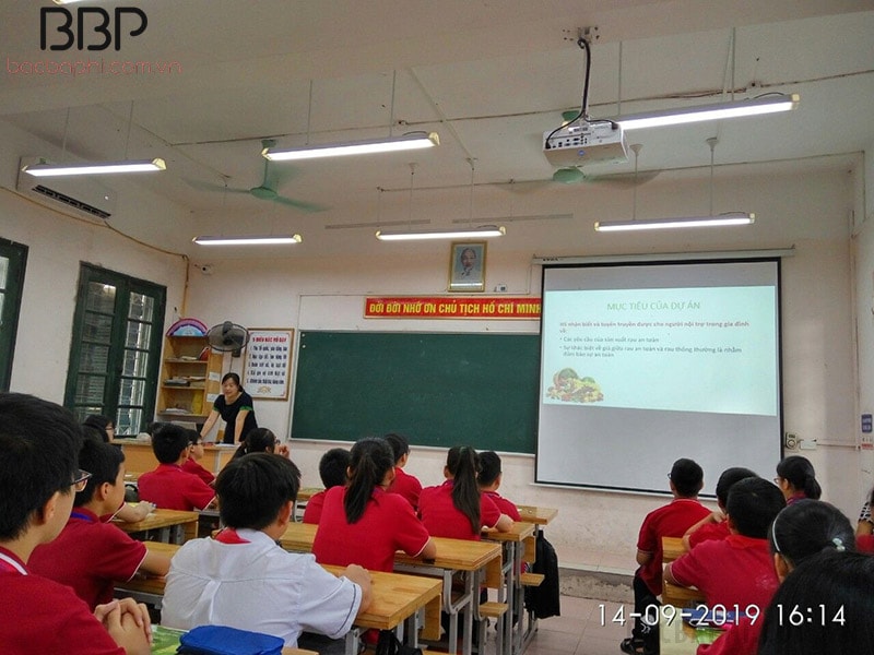 Một tiết học của trường THCS Đông Thái Một tiết học của trường THCS Đông Thái