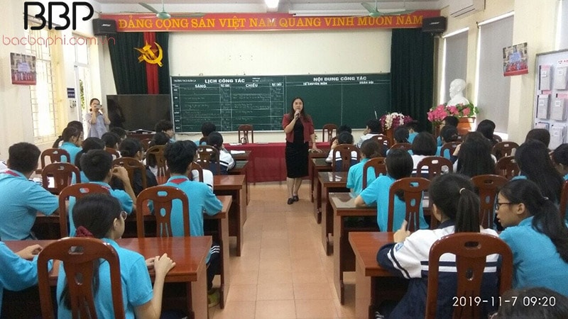 Nhà trường tổ chức khen thưởng cho các em học sinh đạt giải cấp quận Nhà trường tổ chức khen thưởng cho các em học sinh đạt giải cấp quận