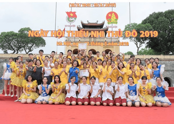 Tiết mục của trường đạt giải nhất Vòng chung kết Liên hoan dân vũ chào mừng kỉ niệm 78 năm ngày thành lập Đội TNTP Hồ Chí Minh của thành phố Hà Nội Tiết mục của trường đạt giải nhất Vòng chung kết Liên hoan dân vũ chào mừng kỉ niệm 78 năm ngày thành lập Đội TNTP Hồ Chí Minh của thành phố Hà Nội