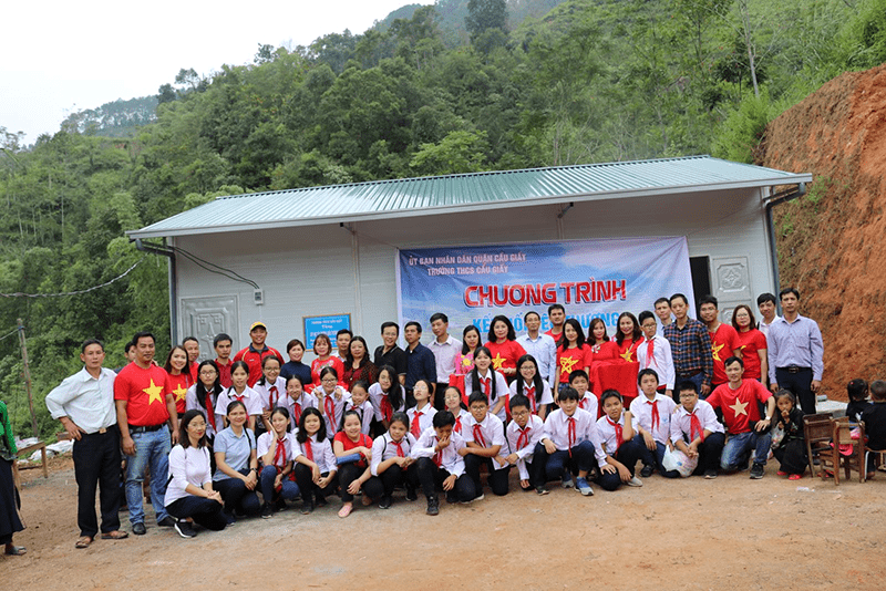 Thầy trò trường THCS Cầu Giấy trao gửi yêu thương đến với các bạn nhỏ tại điểm trường Khư Phá, xã Ngàm Đăng Vài,tỉnh Hà Giang Thầy trò trường THCS Cầu Giấy trao gửi yêu thương đến với các bạn nhỏ tại điểm trường Khư Phá, xã Ngàm Đăng Vài,tỉnh Hà Giang