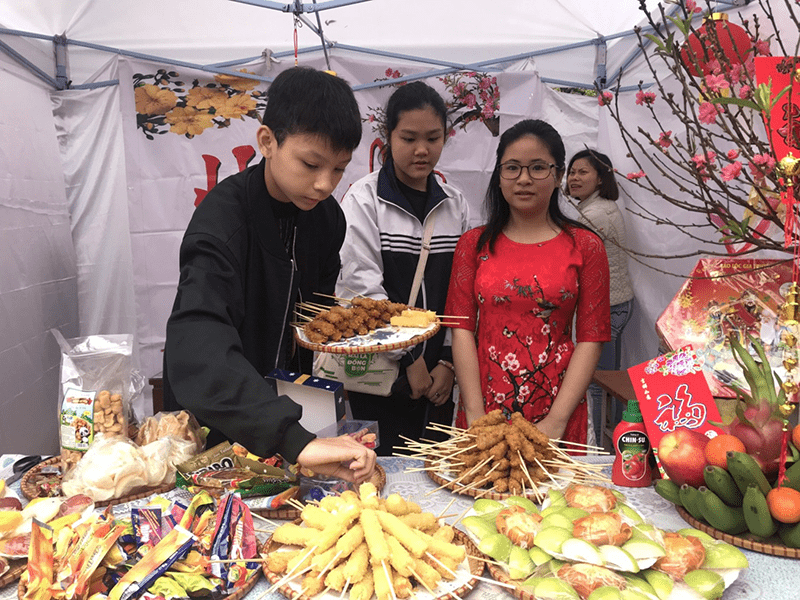 Nhà trường tổ chức hội chợ Xuân yêu thương 2020 Nhà trường tổ chức hội chợ Xuân yêu thương 2020