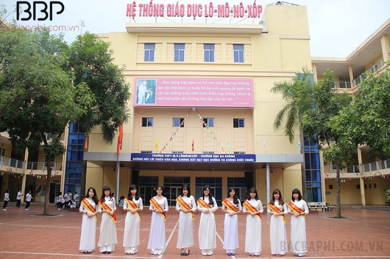 Trường THPT Lômônôxốp Trường THPT Lômônôxốp