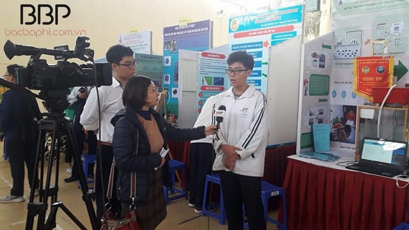 Học sinh trường THPT Phạm Hồng Thái tham gia cuộc thi Khoa học - Kỹ thuật cấp thành phố Học sinh trường THPT Phạm Hồng Thái tham gia cuộc thi Khoa học - Kỹ thuật cấp thành phố