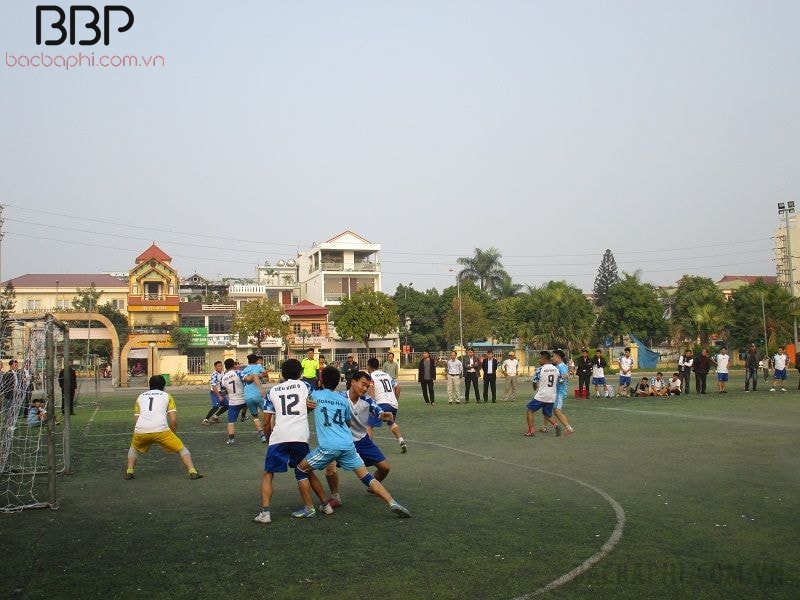 Học sinh trong trường tham gia giải bóng đá nam của huyện Ba Vì Học sinh trong trường tham gia giải bóng đá nam của huyện Ba Vì