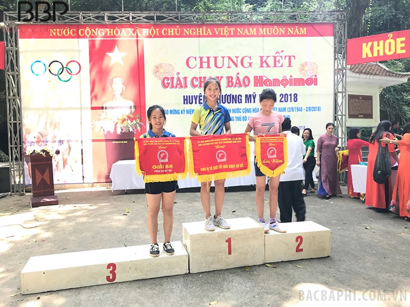 Các em học sinh nhà trường tham gia giải chạy báo Hà Nội mới Các em học sinh nhà trường tham gia giải chạy báo Hà Nội mới