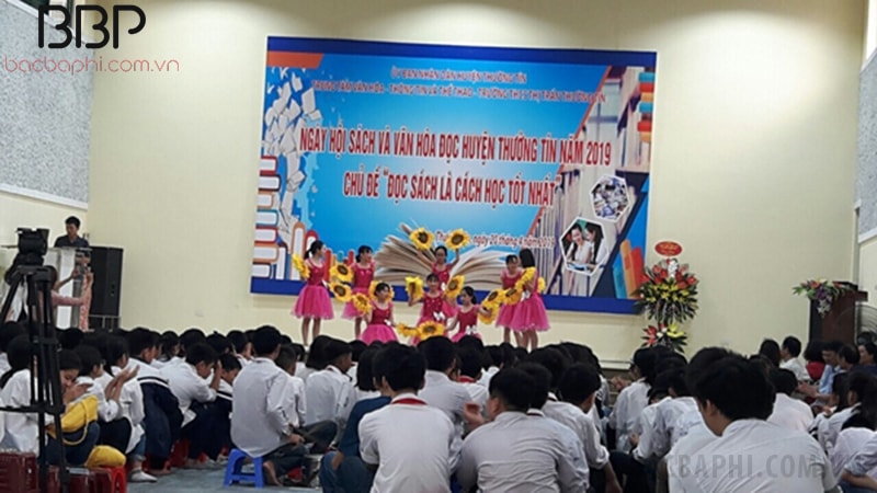 Nhà trường tổ chức ngày hội đọc sách cho học sinh Nhà trường tổ chức ngày hội đọc sách cho học sinh