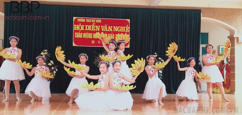 Tiết mục văn nghệ chào mừng ngày Nhà giáo Việt Nam 20/11 của học sinh nhà trường Tiết mục văn nghệ chào mừng ngày Nhà giáo Việt Nam 20/11 của học sinh nhà trường