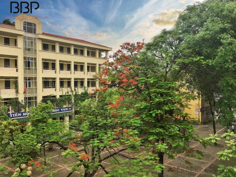 Trường THPT Việt Nam - Ba Lan Trường THPT Việt Nam - Ba Lan