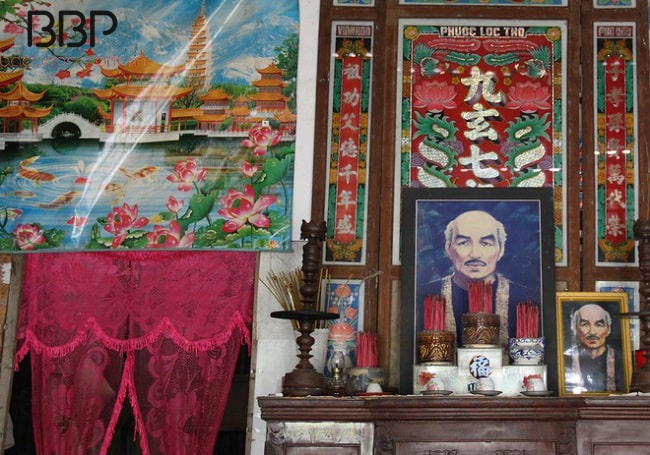 Bàn thờ Bác Ba Phi trong nhà Bàn thờ Bác Ba Phi trong nhà