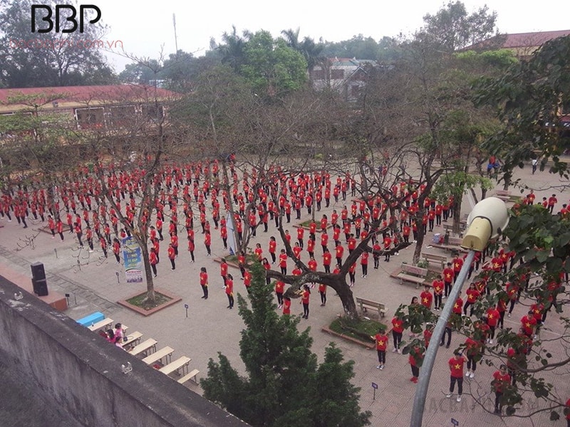Sâu trường THPT Ba Vì tương đối rộng rãi, thoải mái tổ chức các hoạt động vui chơi, giải trí cho các em học sinh Sâu trường THPT Ba Vì tương đối rộng rãi, thoải mái tổ chức các hoạt động vui chơi, giải trí cho các em học sinh