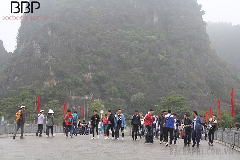 Chuyến tham quan, học tập của các em học sinh tại cố đô Hoa Lư và chùa Bái Đính - Ninh Bình Chuyến tham quan, học tập của các em học sinh tại cố đô Hoa Lư và chùa Bái Đính - Ninh Bình