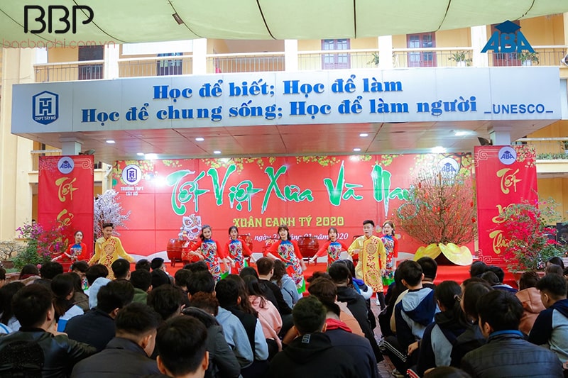 Trường THPT Tây Hồ Trường THPT Tây Hồ