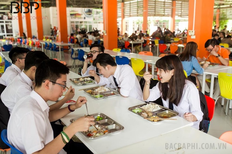Khu căng tin rộng lớn Khu căng tin rộng lớn