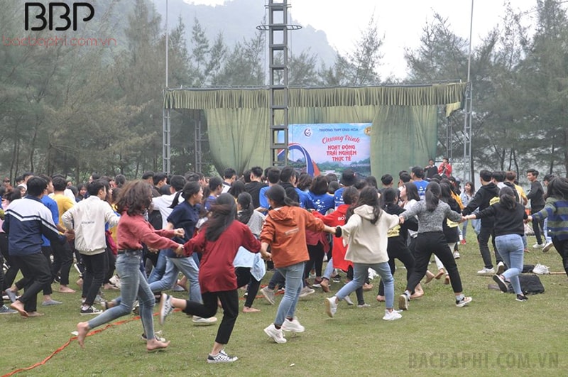 Các em học sinh trường THPT Ứng Hòa A tham quan, trải nghiệm tại Hoa Lư - Ninh Bình Các em học sinh trường THPT Ứng Hòa A tham quan, trải nghiệm tại Hoa Lư - Ninh Bình