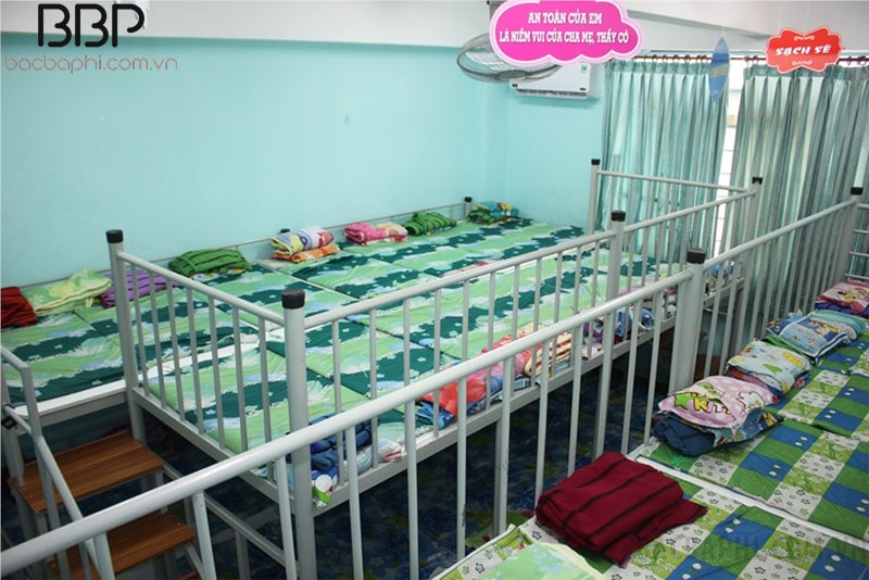Phòng ngủ trưa giường tầng của trường tiểu học Lương Thế Vinh Phòng ngủ trưa giường tầng của trường tiểu học Lương Thế Vinh