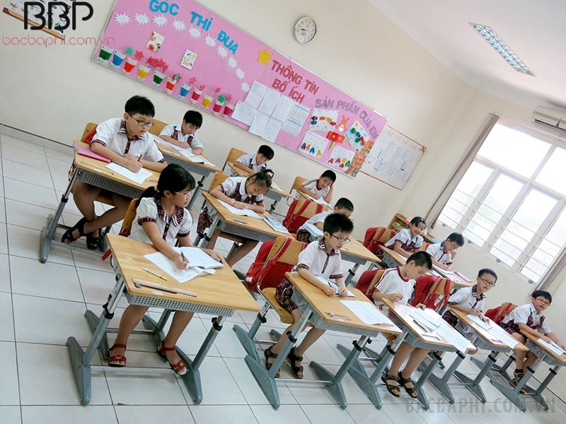 Lớp học rộng rãi, tiêu chuẩn 25 em/ lớp Lớp học rộng rãi, tiêu chuẩn 25 em/ lớp