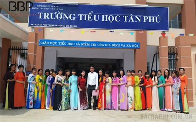 Đội ngũ giáo viên trường tiểu học Tân Phú, xã Tân Phú Trung Đội ngũ giáo viên trường tiểu học Tân Phú, xã Tân Phú Trung