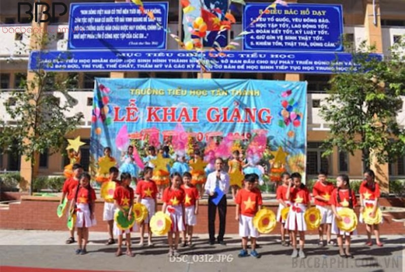 Hoạt động văn nghệ trong ngày khai giảng của trường Tân Thành Hoạt động văn nghệ trong ngày khai giảng của trường Tân Thành