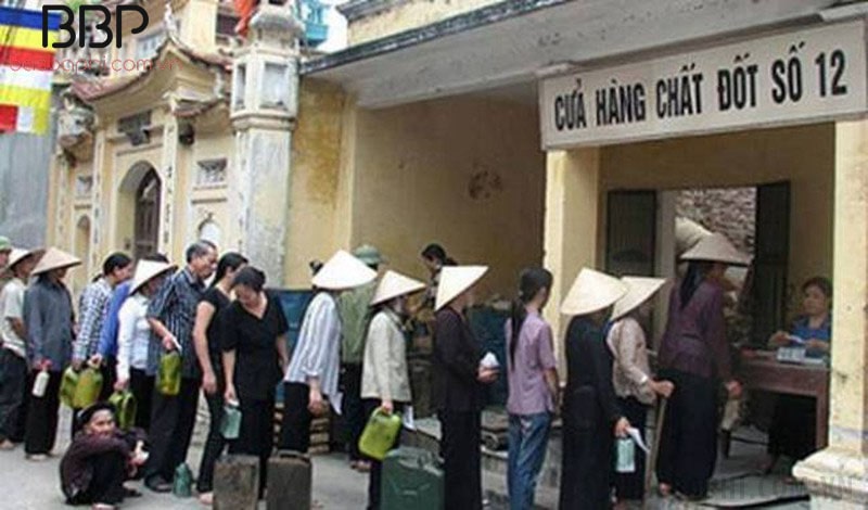 Hình ảnh xếp hàng mua hàng thời bao cấp Hình ảnh xếp hàng mua hàng thời bao cấp